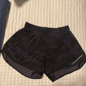 lululemon black camo shorts 4” size 4